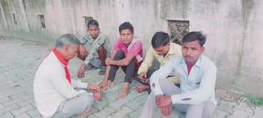 मितौली: मैगलगंज थाना क्षेत्र के खाखरा गांव में करीब 14 वर्षीय किशोरी का संदिग्ध परिस्थितियों में फंदे से लटका मिला शव