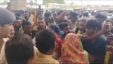 ग्वालियर गिर्द: ग्वालियर एयरपोर्ट पर पहुंचे केंद्रीय मंत्री ज्योतिरादित्य सिंधिया हुआ जोरदार स्वागत