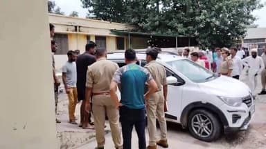 बुलंदशहर: सिकंदराबाद क्षेत्र के सिरोधन पर कार ने मारी सड़क किनारे खड़े व्यक्ति को टक्कर हुई मौत शव पोस्टमार्टम को भेजा