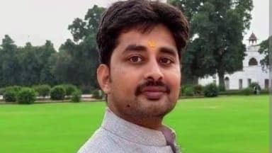 रॉबर्ट्सगंज: जिलाधिकारी के निर्देशानुसार सोनभद्र में भारी बारिश की दृष्टि शनिवार को कक्षा 8 तक के विद्यालयों को किया गया,