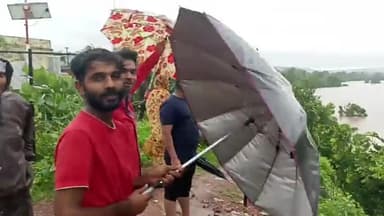 पवई में रास्ता हुआ जाम, चारों तरफ पानी ही पानी