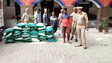 आज़मगढ़: मंदुरी एयरपोर्ट के पीछे स्कूल के पास गौ संरक्षण केन्द्र से चोरी हुए 32 बोरी मिल्क मोर पशु आहार के साथ 4 लोग हुए गिरफ्तार