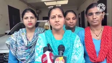 भिवानी: भिवानी में पत्रकारों से बातचीत करते हुए धरनारत एनएचएम कर्मचारियों ने कहा- मांगें पूरी नहीं हुई तो करेंगे वोट पर चोट