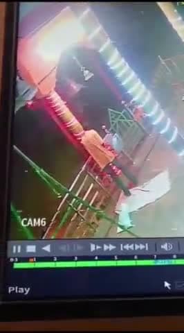 सुल्तानपुर: द्वारिकागंज चौकी के पास चोर ने मंदिर के दान पात्र से पैसे किए चोरी, घटना सीसीटीवी में हुई कैद