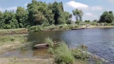 मितौली: टेढ़ेनाथ धाम पर अमावस्या के पर्व पर मगही गांव की एक बच्ची गोमती नदी में डूबी, गोताखोर बच्ची की कर रहे तलाश