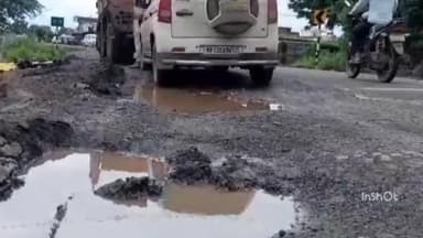 भीकनगांव: बमनाला चौकी प्रभारी ने खंडवा बडौदा राजमार्ग के एक्सीडेंटल जोन किए चिन्हित, ठेकेदार को शीघ्र हाइवे एवं पुल के गड्डे भरने