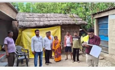 कलीनगर तहसील के गांव रमनगर भुजिया में शारदा नदी से कटान बाढ़ पीड़ित 60 परिवारों मकान जमीन किया गया सर्वे जिसमें कानूनगो