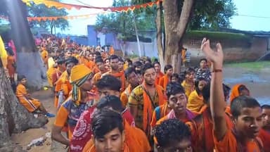 सिमडेगा: सावन के तीसरी सोमवारी के मौके पर सलडेगा स्थित सरना महादेव में जलाभिषेक के लिए उमड़ी जन सैलाब