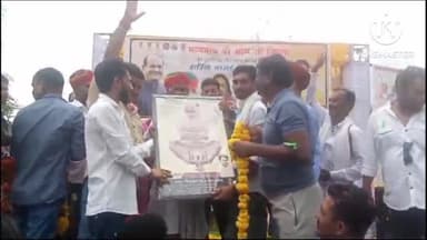 इंद्रगढ़: पापड़ी को बड़ाखेड़ा ग्राम पंचायत के ग्रामीणों ने लोकसभा अध्यक्ष ओम बिरला का माला साफा बनाकर भव्य स्वागत किया