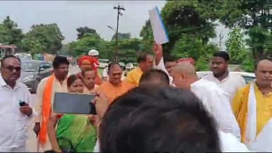 गोंडा: सर्किट हाउस में मुख्यमंत्री से मिलने पहुंचे भाजपा संगठन के पदाधिकारियों को प्रशासन ने किया बाहर