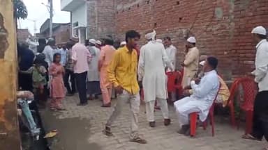 पीलीभीत: गोरखपुर में लकड़ी के नीचे दबने से शेरपुर के मजदूर की मौत परिजनों में मचा कोहराम