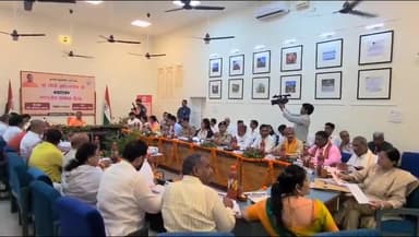 गोंडा: कलेक्ट्रेट में कानून व्यवस्था की समीक्षा में CM ने कहा खराब छवि वाले पुलिस कर्मियों को न दी जाए महत्वपूर्ण जिम्मेदारी