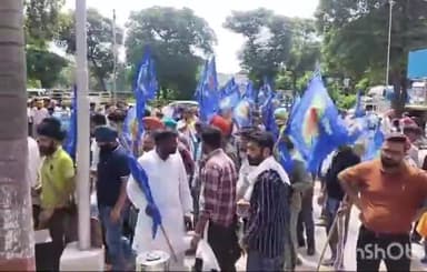 ਐਸਏਐਸ ਨਗਰ ਮੁਹਾਲੀ: ਅੱਜ ਮਿਲਕ ਫੈਡ ਮੁਲਾਜ਼ਮਾਂ ਵੱਲੋਂ ਫੇਸ ਛੇ ਵੇਰਕਾ ਚੌਂਕ ਤੇ ਆਰਸੀਐਸ ਅਤੇ ਸੀਟੀਸੀ ਦੀਆਂ ਫਾਈਲਾਂ ਰੱਦ ਕਰਨ ਬਾਰੇ ਧਰਨਾ ਲਗਾਇਆ ਗਿਆ