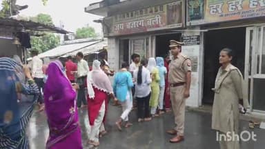 बलरामपुर: सावन माह के तीसरे सोमवार को झारखंडी मंदिर पर सुबह से लगी श्रद्धालुओं की भीड़