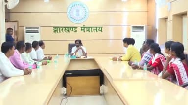 कांके: धुर्वा स्थित प्रोजेक्ट भवन में केंद्रीय सरना समिति का प्रतिनिधिमंडल ने सीएम से की मुलाकात