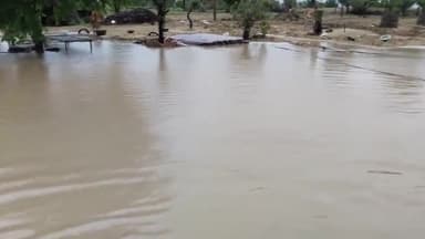 Sukhmandla बाढ़ का हालात घरों में घुसा पानी