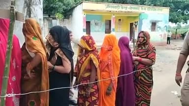 गोंडा: कड़ी सुरक्षा के बीच ग्राम पंचायत सीर बनकट में प्रधान पद के लिए उप चुनाव संपन्न,1305 मतदाताओं ने किया मताधिकार का प्रयोग