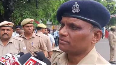 बरेली: कोतवाली थाना क्षेत्र कलेक्ट्रेट रोड पर खड़े हो रहे वाहनों के काटे गए चालान, एसपी ट्रैफिक ने दिए सख्त दिशा निर्देश