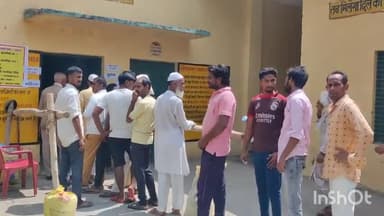 मुज़फ्फरनगर: जिला पंचायत के वार्ड नंबर 17 में भारी पुलिस फोर्स के बीच शुरू हुआ मतदान, इरशाद चौधरी को सजा होने के बाद खाली हुई थी सीट