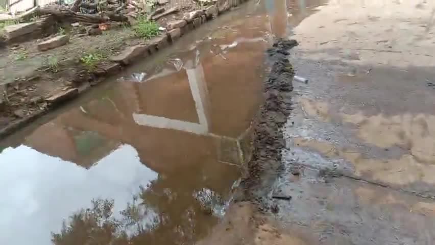 ग्राम फूले का पुर पानी के कारण परेशानी 
नाली बंद कर रखे हैं 
सरकार से अनुरोध है 
नाली खुलवाए