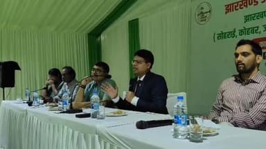 कांके: जेल रोड स्थित बिरसा मुंडा स्मृति पार्क में आयोजित होने वाले आदिवासी महोत्सव को लेकर उपायुक्त की अध्यक्षता में हुई बैठक