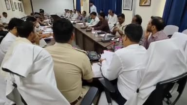 कांके: रांची स्थित समाहरणालय में स्वतंत्रता दिवस समारोह के आयोजन की तैयारी को लेकर उपायुक्त की अध्यक्षता में हुई बैठक