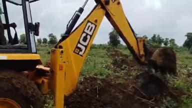 शाहबाद: महोदरा ग्राम में अतिक्रमित 60 बीघा जमीन पर खाई खोदकर बीज डलवाया, वन विभाग ने की कारवाई