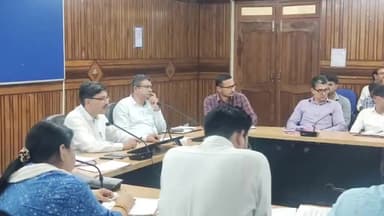 चम्पावत: 18 अगस्त को मुख्यमंत्री पुष्कर सिंह धामी के भ्रमण कार्यक्रम को लेकर डीएम ने सम्बन्धित अधिकारियों के साथ की बैठक