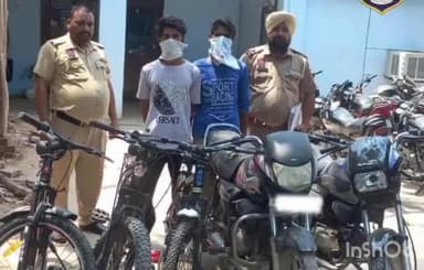 ਖਰੜ: ਖਰੜ ਪੁਲਿਸ ਅਧਿਕਾਰੀਆਂ ਨੇ ਦੋ ਰੋਪੀਆਂ ਨੂੰ ਗ੍ਰਿਫਤਾਰ ਕਰ ਕਬਜ਼ੇ ਵਿੱਚੋਂ ਪੰਜ ਚੋਰੀ ਦੇ ਵਾਹਨ ਤੇ ਚਾਰ ਚੋਰੀ ਦੇ ਮੋਬਾਈਲ ਫੋਨ ਬਰਾਮਦ