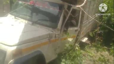 चेरिया बरियारपुर: चेरिया बरियारपुर थाना परिसर में वर्षो पुराना पीपल का वृक्ष गिरने से जप्त की गई कई वाहन क्षतिग्रस्त