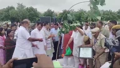 मौजमाबाद: मुख्यमंत्री भजनलाल शर्मा ने मोजमाबाद के ग्राम गाडोता में एसडीआरएफ मुख्यालय में किया पौधारोपण