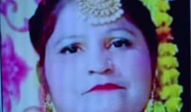 हाथरस: कस्बा मेंडू में फांसी के फंदे पर लटका मिला महिला का शव , पुलिस ने कराया पोस्टमार्टम, परिजनों ने लगाया हत्या आरोप