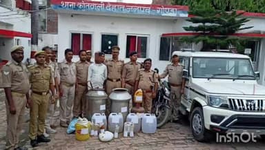 गोंडा: बालपुर जाट सदियापुर गांव में देहात कोतवाली पुलिस व आबकारी विभाग की संयुक्त टीम ने घेराबंदी कर 1अभियुक्त को किया गिरफ्तार