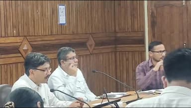 चम्पावत: डीएम ने कलेक्ट्रेट सभागार में जिला योजना व मुख्यमंत्री घोषणा की ली समीक्षा बैठक