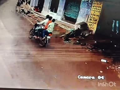 बल्देवगढ़: जिला सहकारी बैंक बल्देवगढ़ से पैसों से भरे बैग की हुई चोरी, CCTV कैमरे में क़ैद हुई घटना