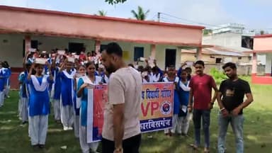 A.B.V.P इकाई फारबिसगंज के द्वारा प्लस +2 भगवती देवी गोयल गर्ल स्कूल में अभाविप के  द्वारा छात्राओं का सदस्यता रसीद कटा .