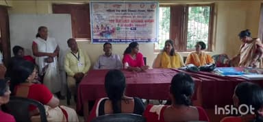 लखीसराय: जिले के रामगढ़ चौक प्रखंड के कृषि सभागार में आंगनबाड़ी सेविका के बीच सखी वार्ता का आयोजन।