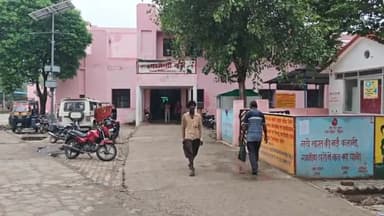 मऊ: बेलचौरा में बीती रात ट्रेलर और ट्रक की टक्कर में दो लोग हुए घायल जिला अस्पताल में कराए गए भर्ती