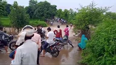 पिपरिया कलां और खेरो के बीच बने कुलुआ घाट से आने जाने बालों को हो रही परेशानी