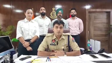 ਮੁਕਤਸਰ: ਬਠਿੰਡਾ ਰੋਡ 'ਤੇ ਜ਼ਿਲ੍ਹਾ ਪੁਲਿਸ ਮੁਖੀ ਵੱਲੋਂ ਮੋਬਾਇਲ ਮਾਲਕਾਂ ਨੂੰ ਸੌਂਪੇ ਗਏ ਟਰੇਸ ਕੀਤੇ ਗਏ ਮੋਬਾਇਲ ਫੋਨ