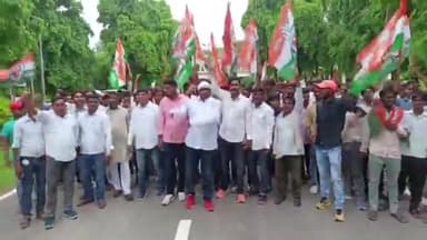 करौली: अघोषित बिजली कटौती व दर बढ़ाने के विरोध में यूथ कांग्रेस ने कलेक्ट्रेट तक किया प्रदर्शन, DM को दिया ज्ञापन