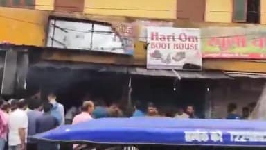 हुज़ूर: कोलार क्षेत्र स्थित कटिहार मार्केट में मोबाइल दुकान में लगी आग, लाखों का माल जलकर हुआ ख़ाक