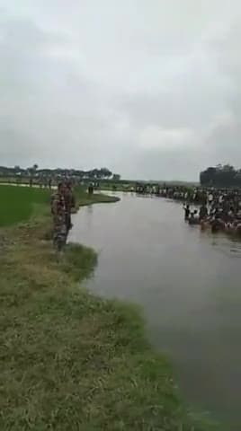 #जलपाईगुड़ी के बाद आज कूचबिहार अंतरराष्ट्रीय सीमा पर करीब 1000 #बांग्लादेशी नागरिक इकट्ठा हुए #भारत मे प्रवेश होने के लिए