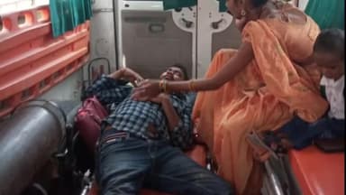 सिराथू: ससुराल से पत्नी और बच्चे को लेकर जा रहे बाइक सवार को कमासिन के पास पिकअप ने मारी टक्कर, बाइक सवार युवक हुआ घायल