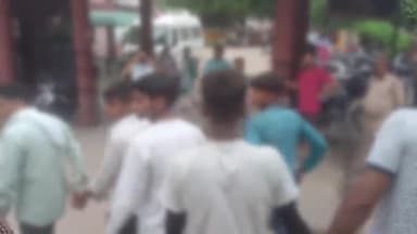 हाथरस: हाथरस जंक्शन क्षेत्र अंतर्गत एक लड़की के साथ हुए सामूहिक दुष्कर्म के पांच बाल अपचारियों का पुलिस ने कराया डॉक्टरी परीक्षण