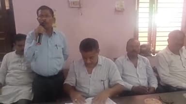 हिलसा: हिलसा अधिवक्ता संघ कैंपस में अधिवक्ताओं ने उत्पाद अधिनियम संबंधित मामले को लेकर किया बैठक