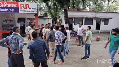 बिजनौर: बिजनौर में बैराज पर पूर्व बसपा प्रत्याशी व जलीलपुर ब्लॉक प्रमुख पुत्र के समर्थकों में हुआ विवाद। थाने में भी हुआ हंगामा