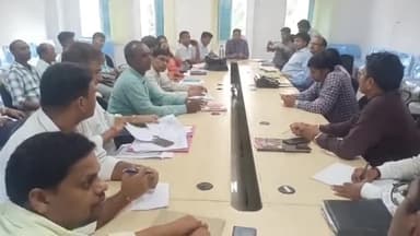 हिलसा: प्रखंड कार्यालय के सभागार में जिला उप-समाहर्ता रंजीत कुमार ने प्रखंड स्तरीय टास्क फोर्स के साथ की बैठक