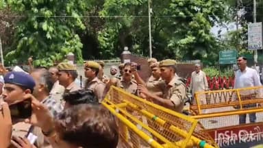 बिजनौर: बिजनौर में संयुक्त किसान मोर्चा के आह्वान पर भारतीय किसान यूनियन के कार्यकर्ताओं ने कलेक्ट्रेड में किया प्रदर्शन