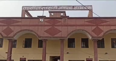 सासनी: कोतवाली सासनी क्षेत्र के अलग-अलग स्थान पर आपसी लड़ाई झगड़ा करने वाले सात अभियुक्तों को पुलिस ने किया गिरफ्तार